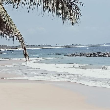 Rock Paradise Beach Hotel & Restaurent Тангалла Экстерьер фото