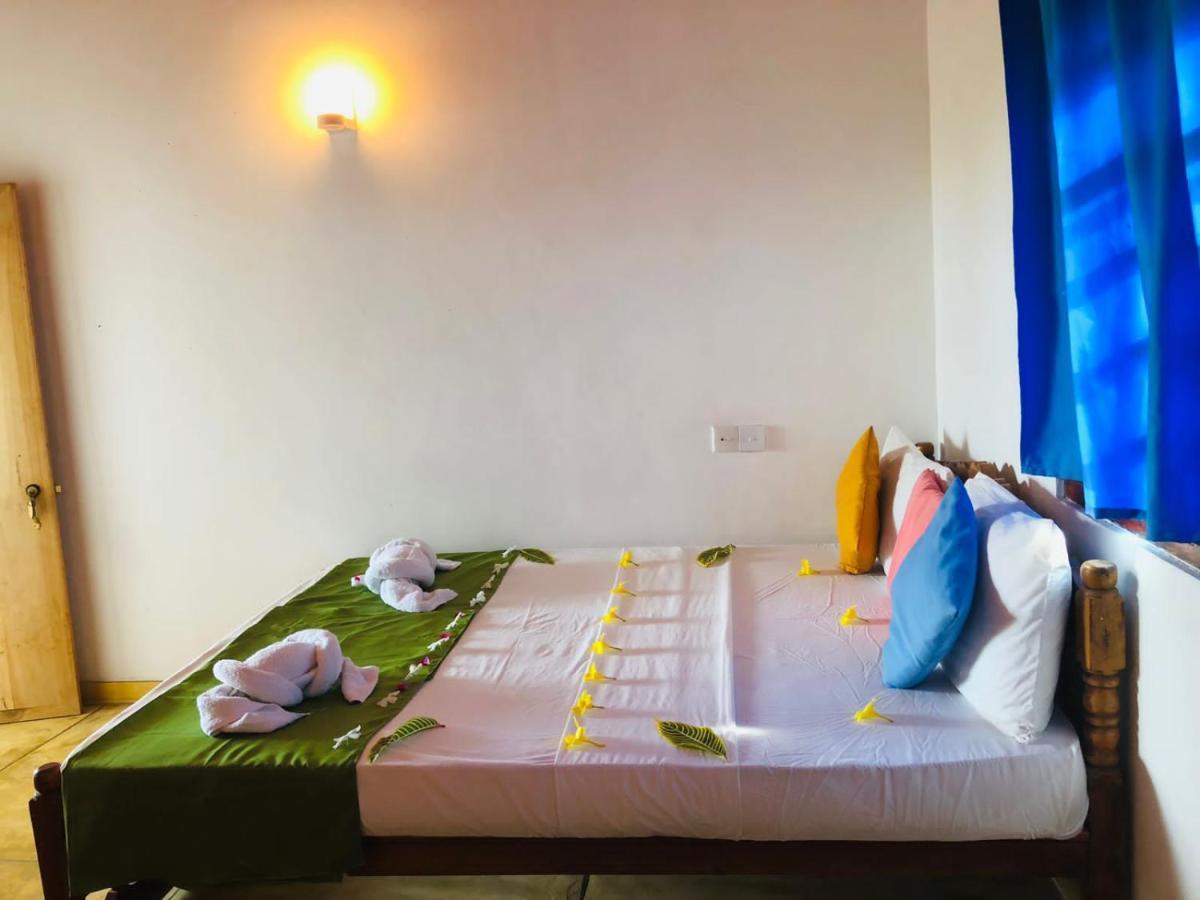 Rock Paradise Beach Hotel & Restaurent Тангалла Экстерьер фото