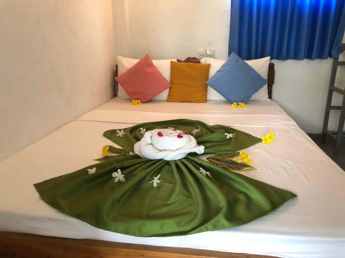 Rock Paradise Beach Hotel & Restaurent Тангалла Экстерьер фото
