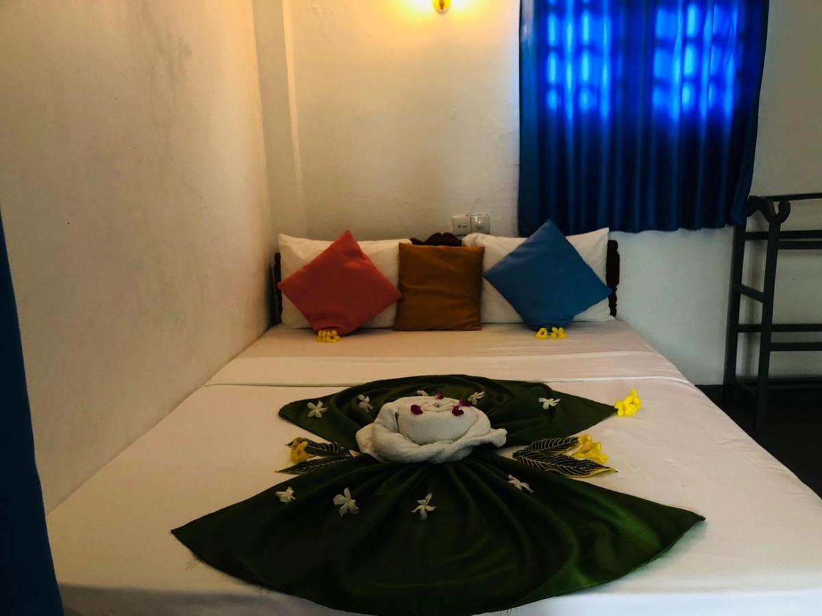 Rock Paradise Beach Hotel & Restaurent Тангалла Экстерьер фото