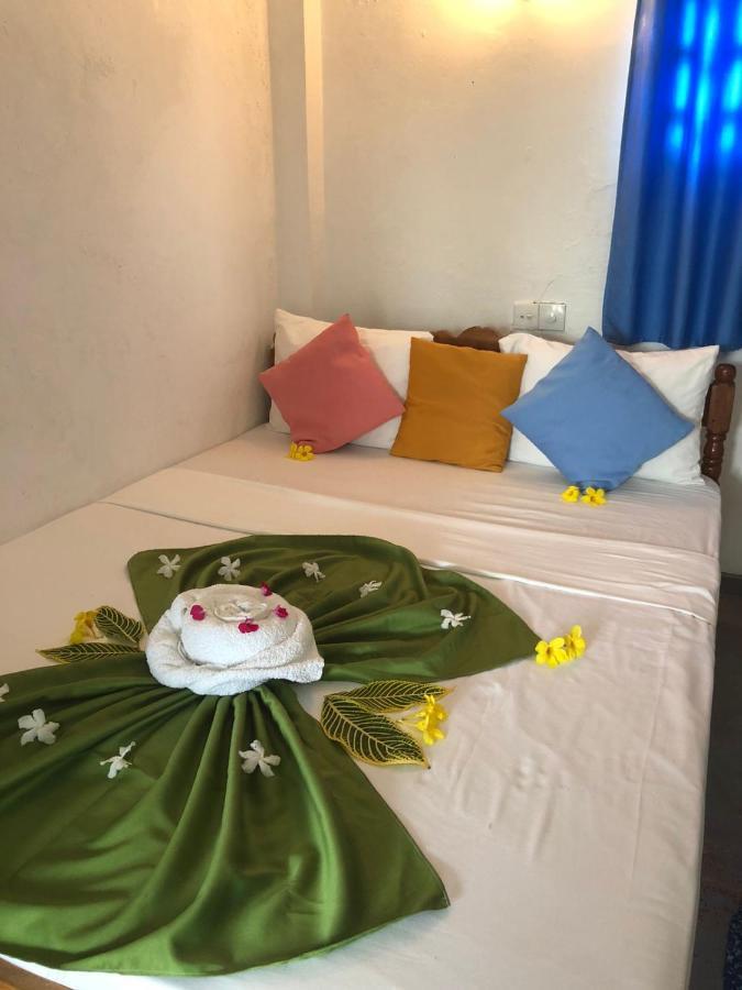 Rock Paradise Beach Hotel & Restaurent Тангалла Экстерьер фото