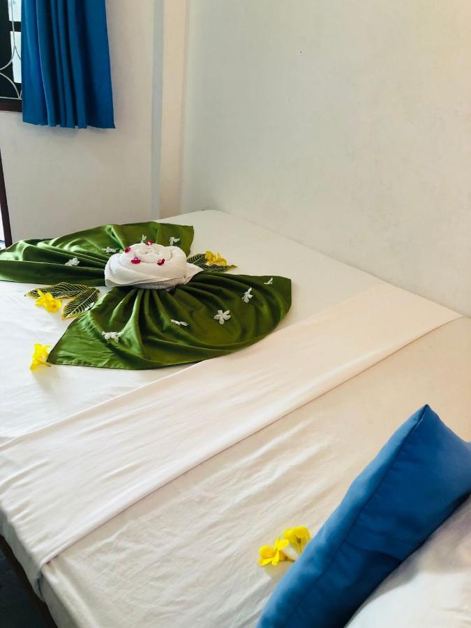 Rock Paradise Beach Hotel & Restaurent Тангалла Экстерьер фото